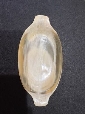 Horn Small Serving Dish in Cream and Tan